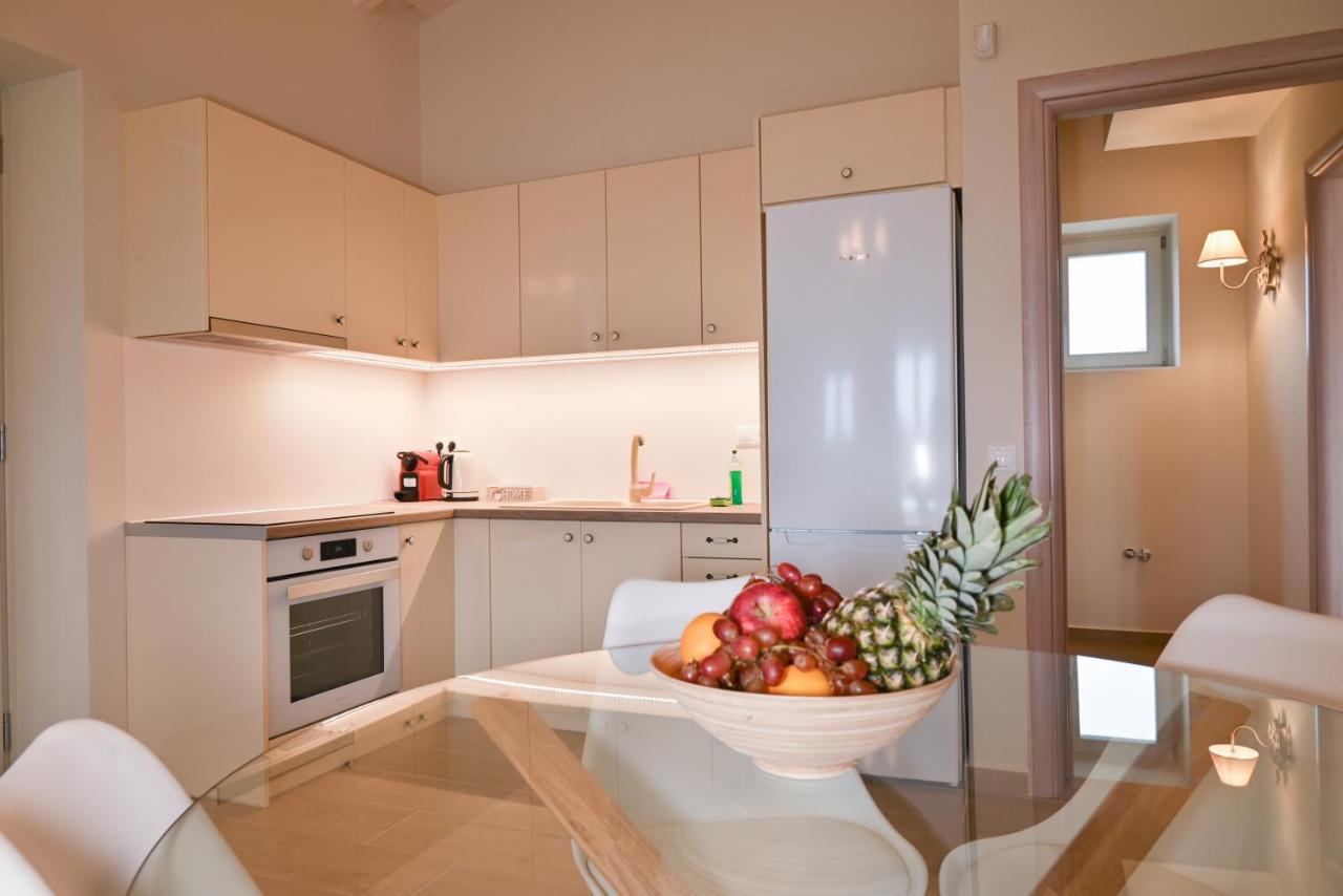 Efmar Exclusive Residences Gythio Bagian luar foto