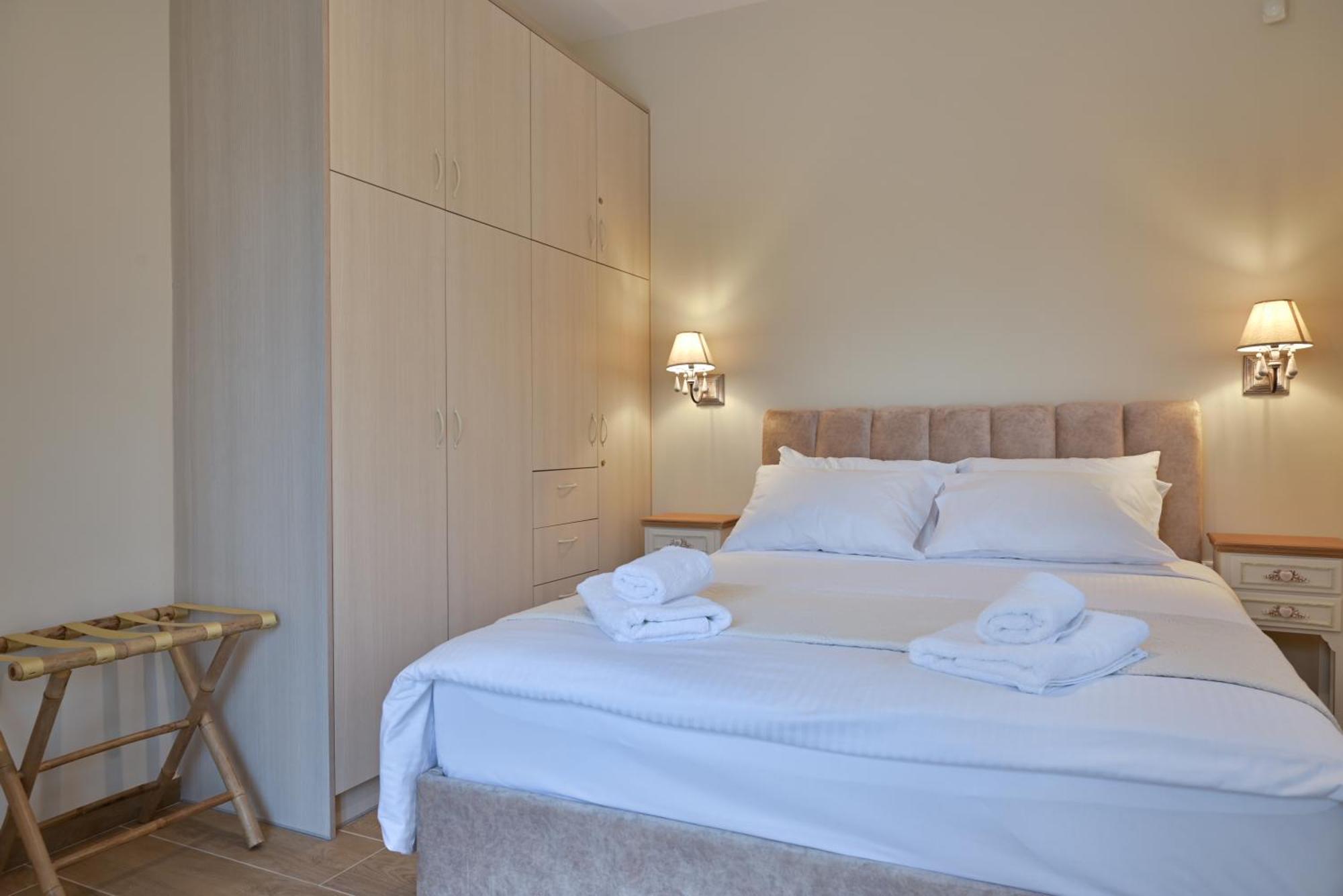 Efmar Exclusive Residences Gythio Bagian luar foto